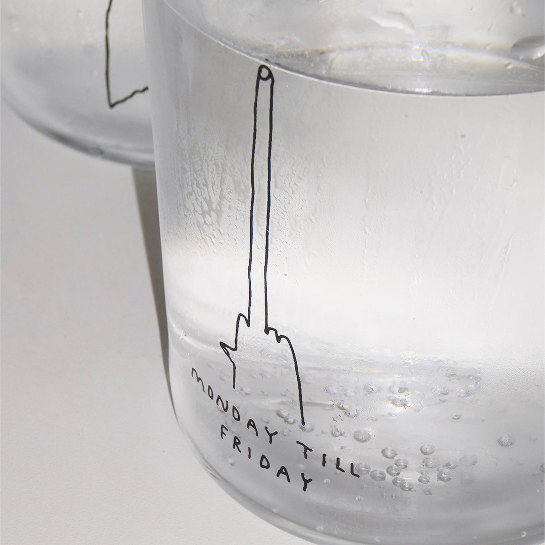 DESIGNER LARGE GLASS WITH MOTIVE MONDAY TILL FRIDAY
DESIGNER GLASSES WITH VERY THIN WALLS AND BLACK ONE COLORED ILLUSTRATION ON THE FRONT. ILLUSTRATION BY ARTIST, ILLUSTRATOR, CO-FOUNDER JOHANNA SCHWARZER.
THE GLASS IS FILLED WITH WATER ON A WHITE TABLE.