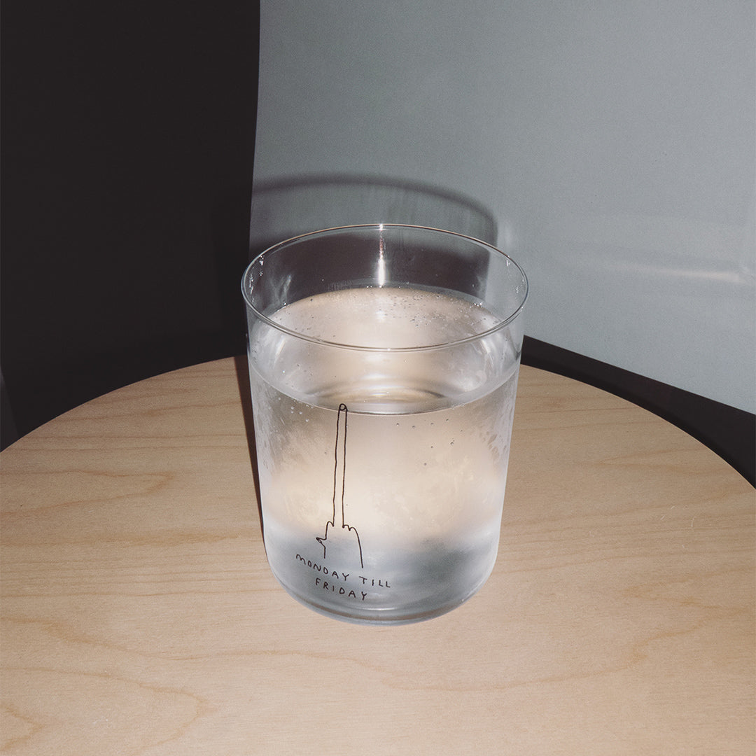 DESIGNER LARGE GLASS WITH MOTIVE MONDAY TILL FRIDAY
DESIGNER GLASSES WITH VERY THIN WALLS AND BLACK ONE COLORED ILLUSTRATION ON THE FRONT. ILLUSTRATION BY ARTIST, ILLUSTRATOR, CO-FOUNDER JOHANNA SCHWARZER.
THE GLASS IS FILLED WITH WATER ON A WOODEN TABLE.